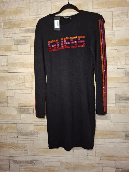 Sukienka prążek Guess