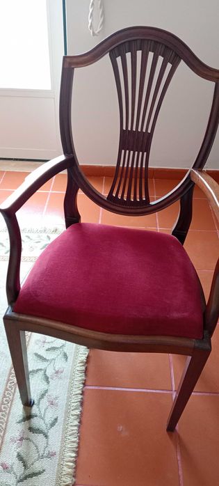 Mesa de sala de jantar - Pé de galo