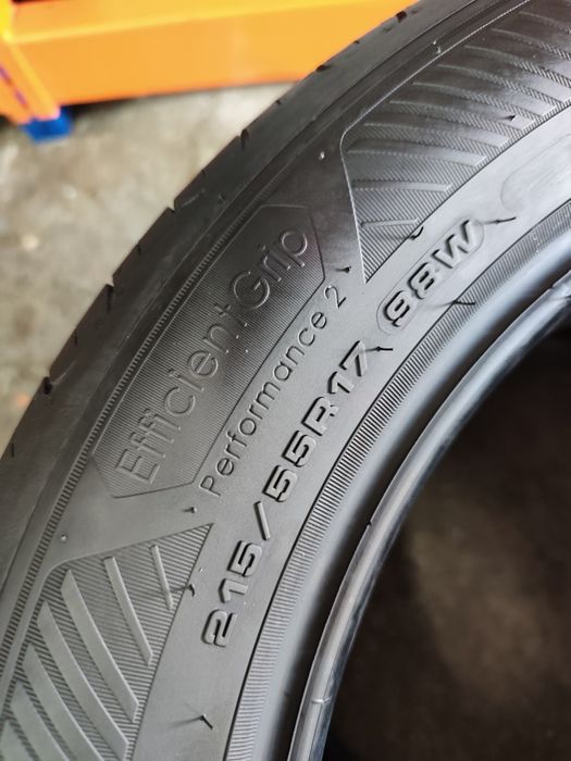 Pneus 215/55r17 Good Year Efficient Grip Performance 2 com 90% piso