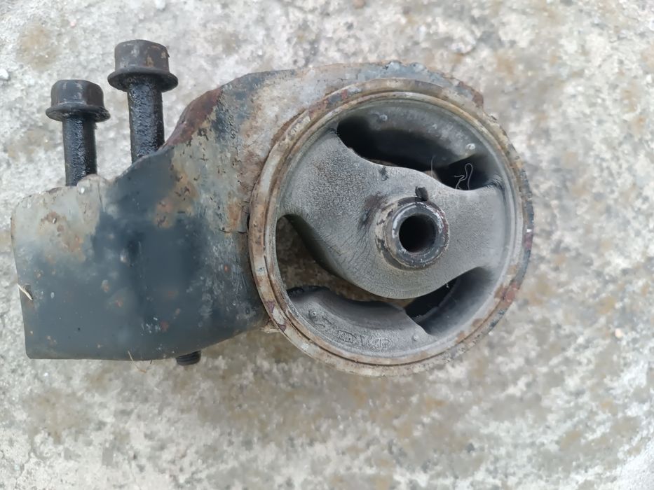 Kia cerato 2008 подушка двигуна задня