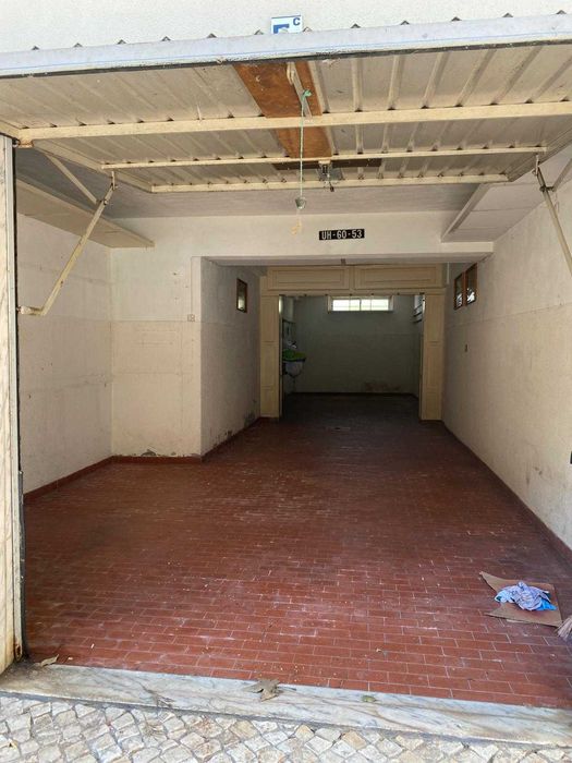 Garagem 51m2 Massamá
