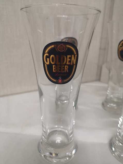 Copos de cerveja antigos da Golden Beer