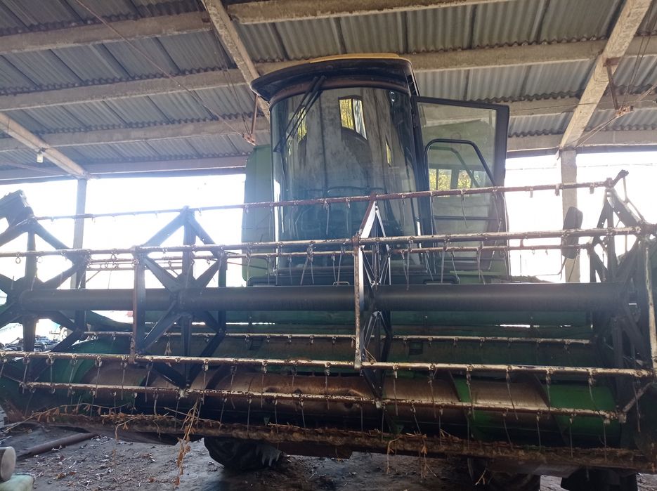 Комбайн John Deere 1075