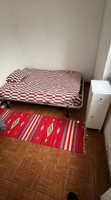 Quarto no centro do Carregado ao lado do pingo doce