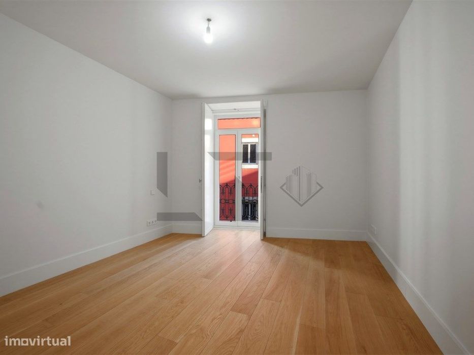 Apartamento T2 com Garagem para Venda junto à Av. da Liberdade, Lisboa