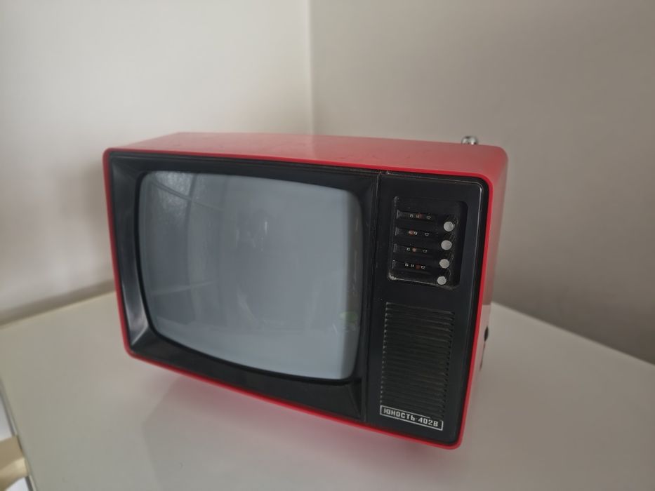 PRL Telewizor JUNOST 402B