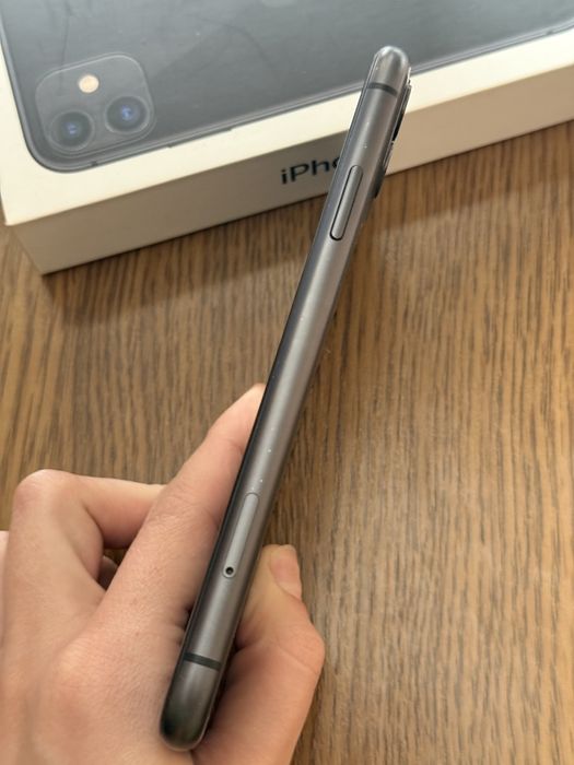 iphone 11 128 ГБ + чехлы в подарок