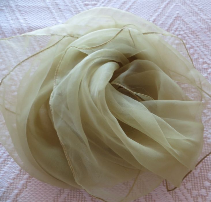 Green scarf, plain, size 75 x 75 cm, excellent condition – like new64738532115841121