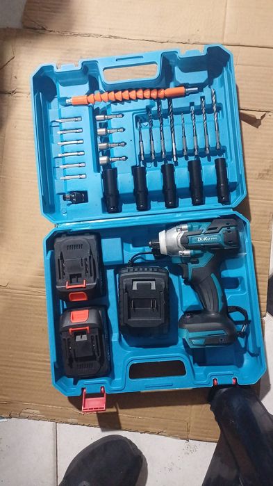 Pneumática aparafusadora berbequim 2 baterias  e assessórios