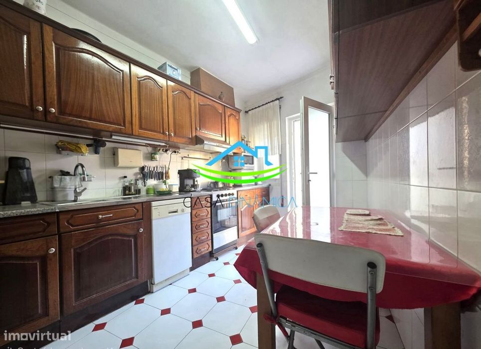 Moradia T4 com Garagem e Terraço em Tavarede