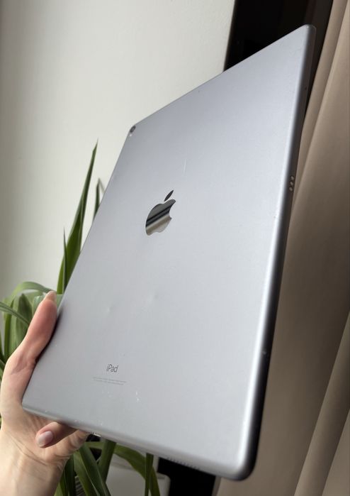 Apple iPad Pro 12.9" (2 Gen)(64 GB) Wi-fi