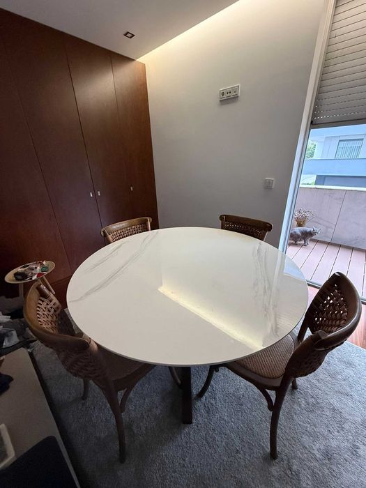 Mesa de sala + 4 cadeiras