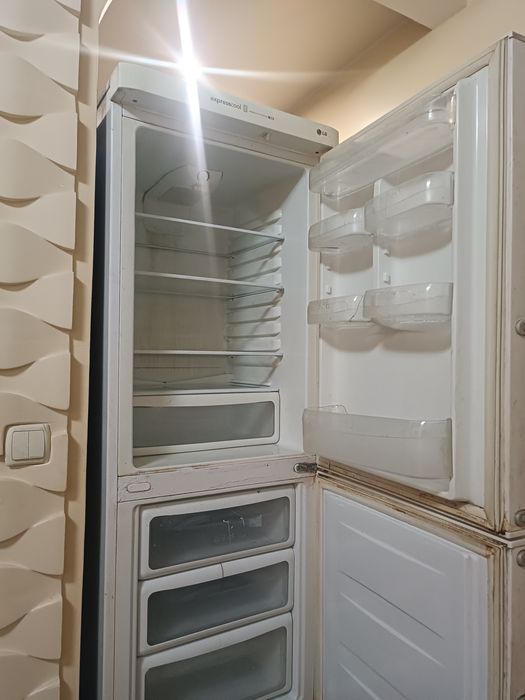 Холодильник LG..