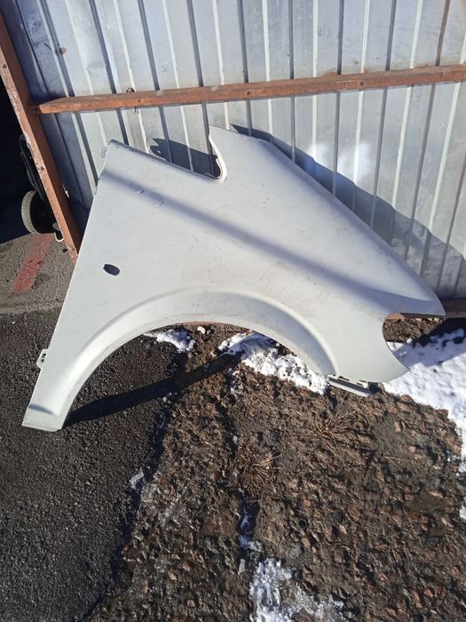 Передне крило Мерседес Віто 639 2005-2010( пасажирська сторона)