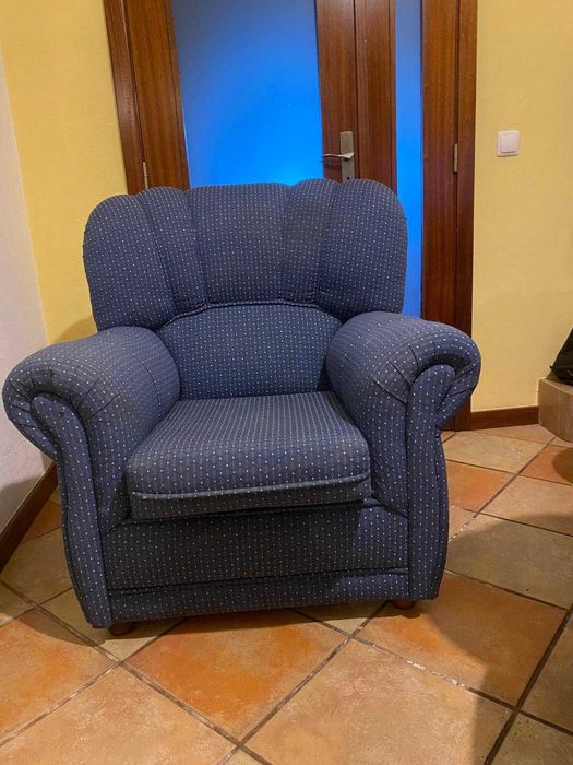Terno de sofás em bom estado