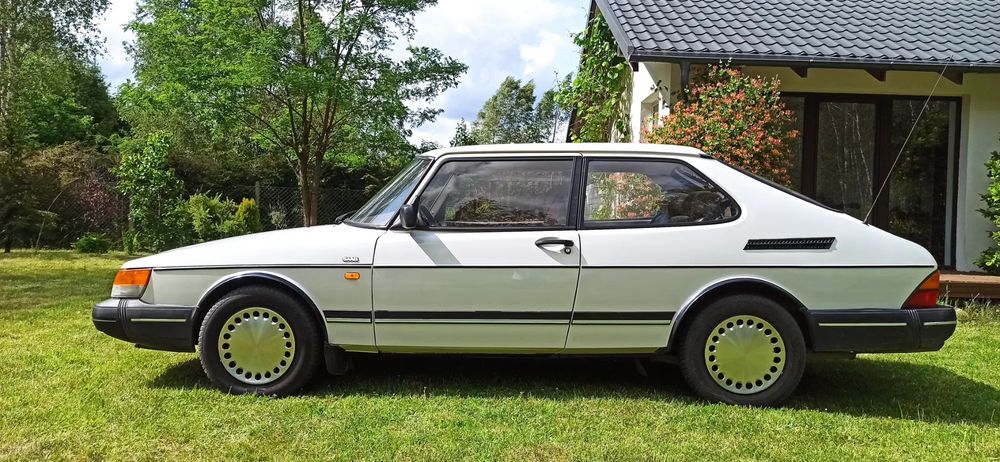 Saab 900