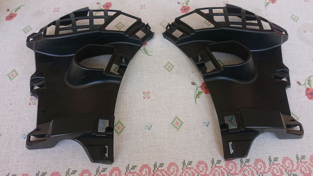 Кронштейни переднього бампера ID4