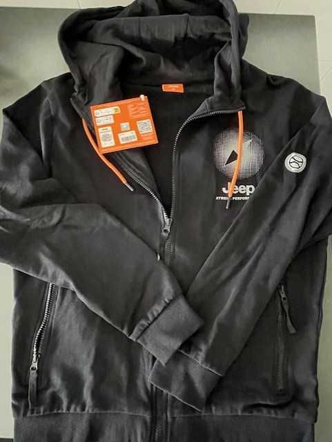 Lote de 7 artigos de roupa da marca JEEP