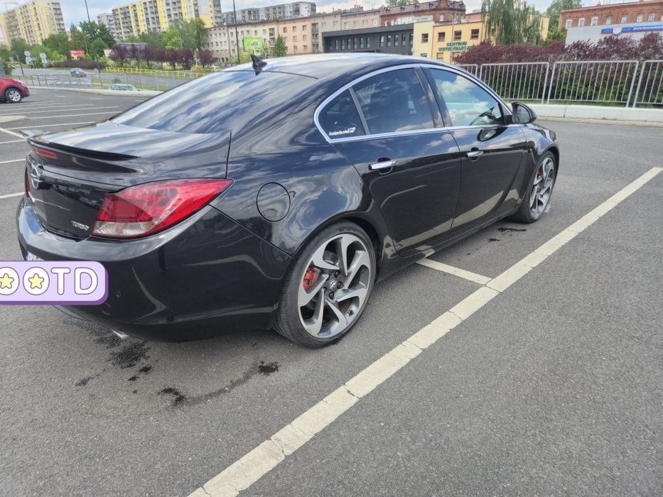 Opel insignia  2 ,0 220 km