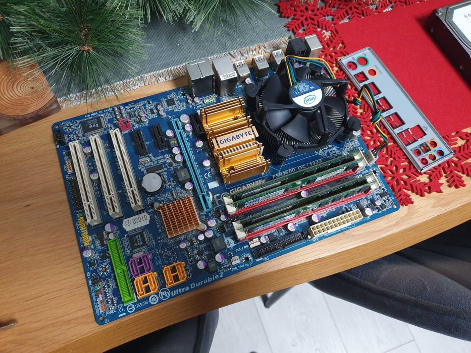 Płyta główna Gigabyte GA-EP35-DS3 (rev. 2.1) 4Gb Ram DDR2 intel E8500