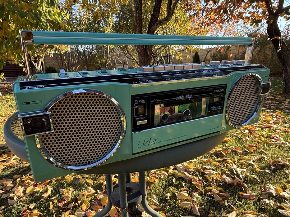 Продам магнитолу Sanyo U4 SF