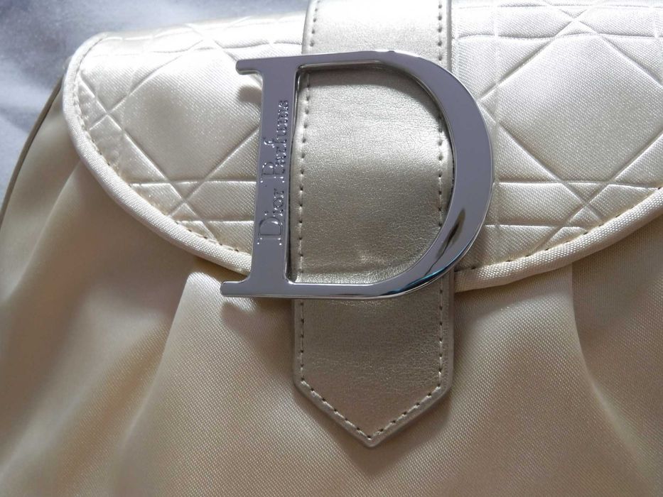 Pochete dourada, Dior, nova