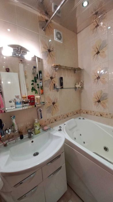 Продаж 2-К кв, вул. Соборності 3