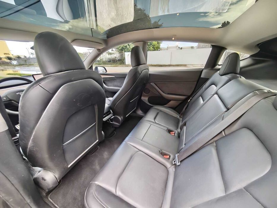 Tesla Model Y      2024