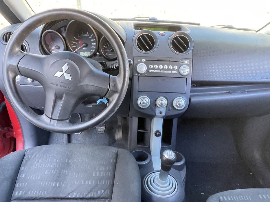 Mitsubishi colt 1.1 CZ3 c/ ar condicionado  2005