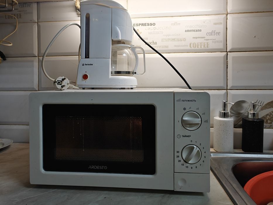 Микроволновка + подарок в хорошем состоянии