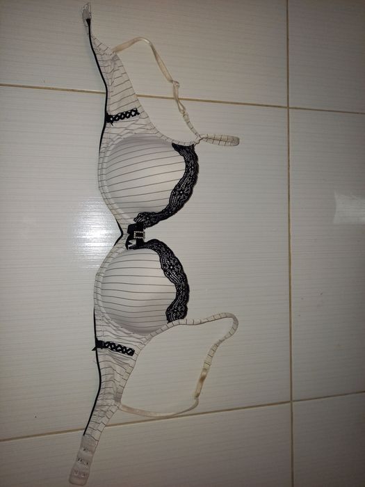 Biustonosz rozmiar 75.B. H&M