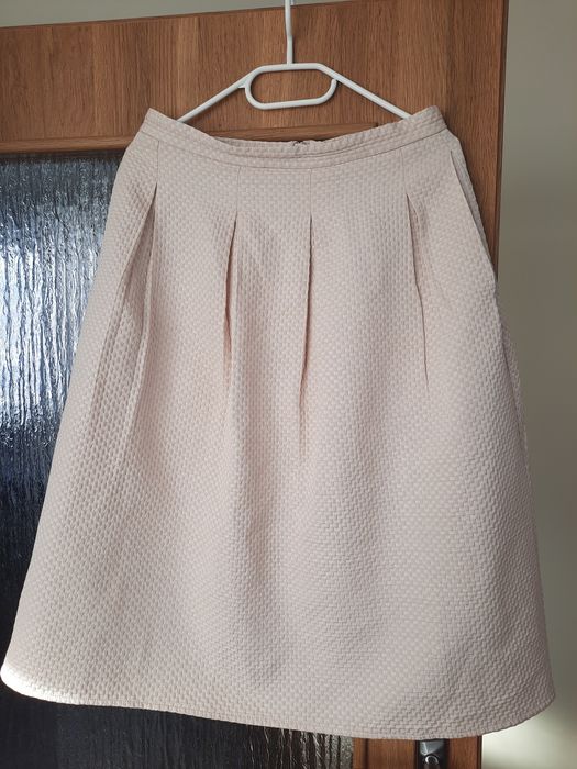 Spódnica pudrowa pudroworóżowa w kontrafałdy M 38 H&M