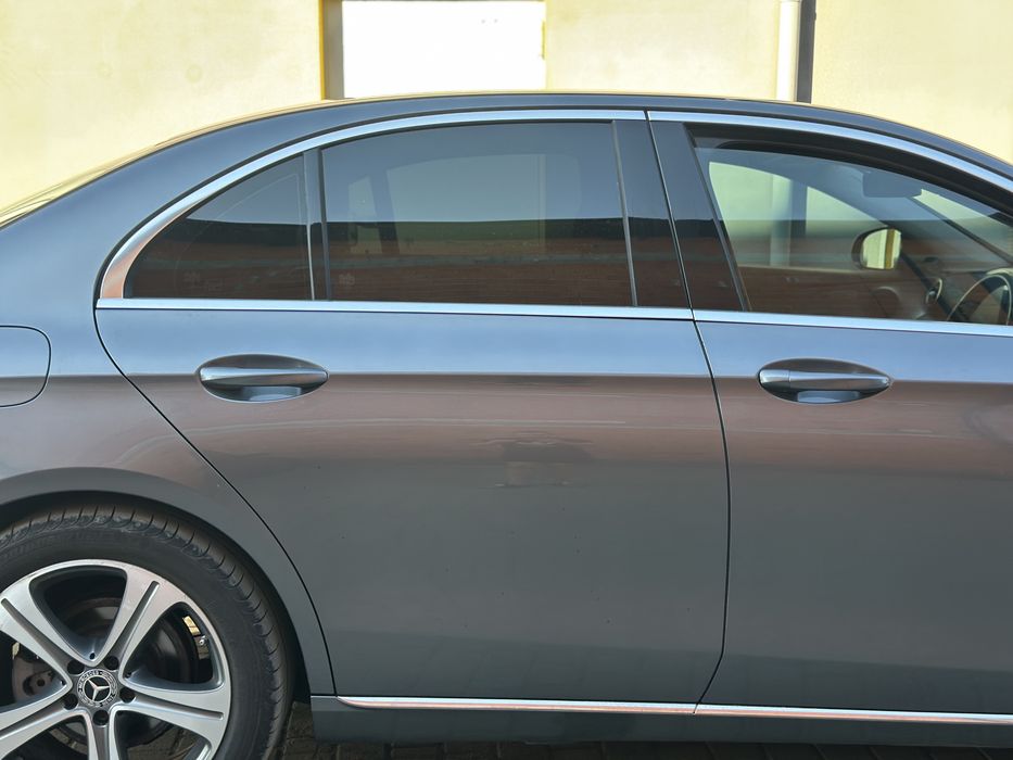 Двері праві,дверка,дверь колір 992 Mercedes-Benz E-Class W213
