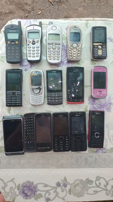 Мобильные телефоны