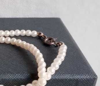 Colar pérolas falsas