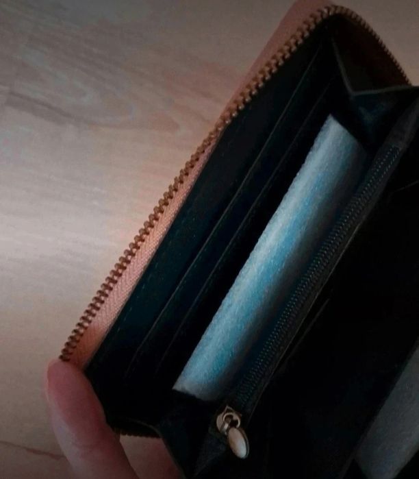 Portfel złoty nowy