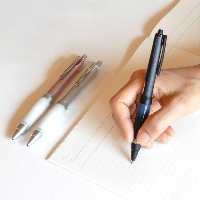 Długopis 0.7mm czarny ergonomiczny japoński Uni Jetstream Alpha Gel