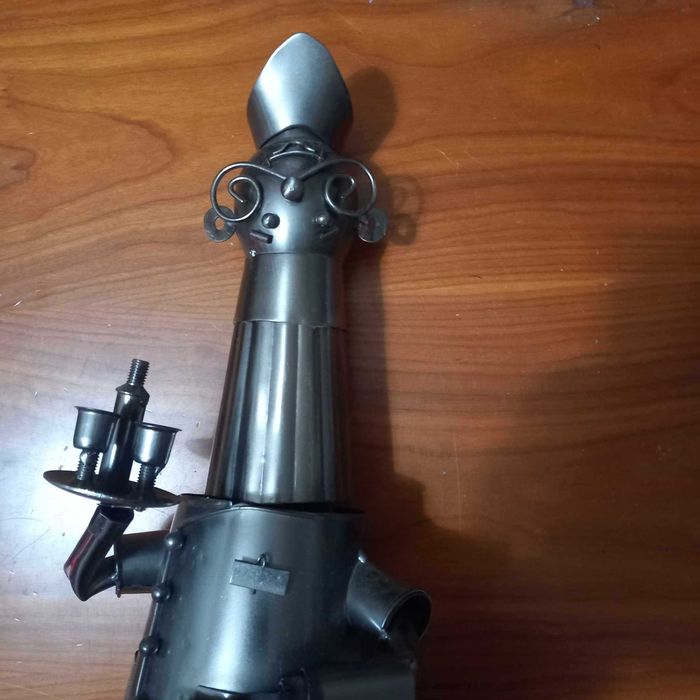 Suporte metálico para garrafa com menu