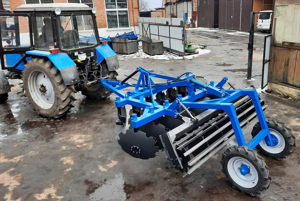 Культиватор причіпний КПГ-2,5 є навісний варіант. Борона дискова.