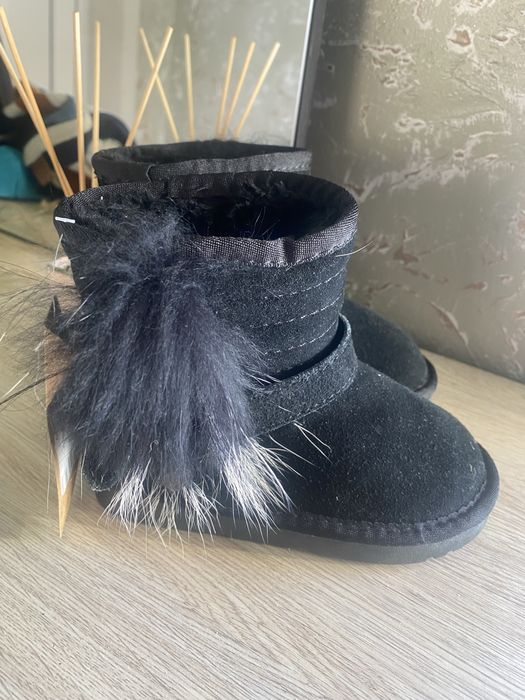 Нові уги на дівчинку 28 розм  It is