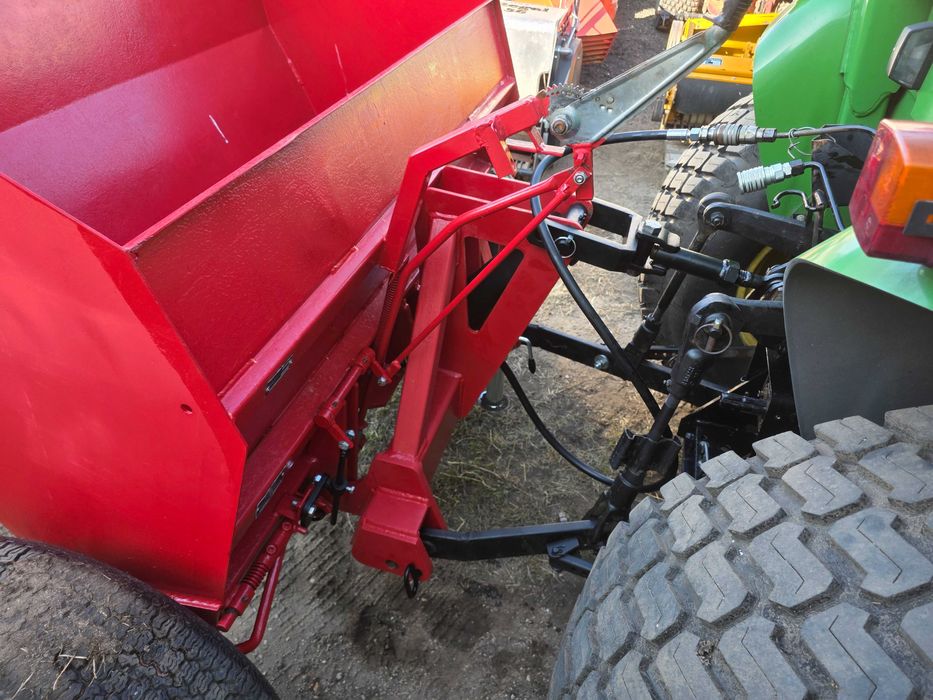 Redexim Piaskarka Rink Wiedenmann Topdresser Napowietrzanie TURFCO Aerator John Deere samozaładowcza piaskarka Top dresser Piaskarki sisis Toro