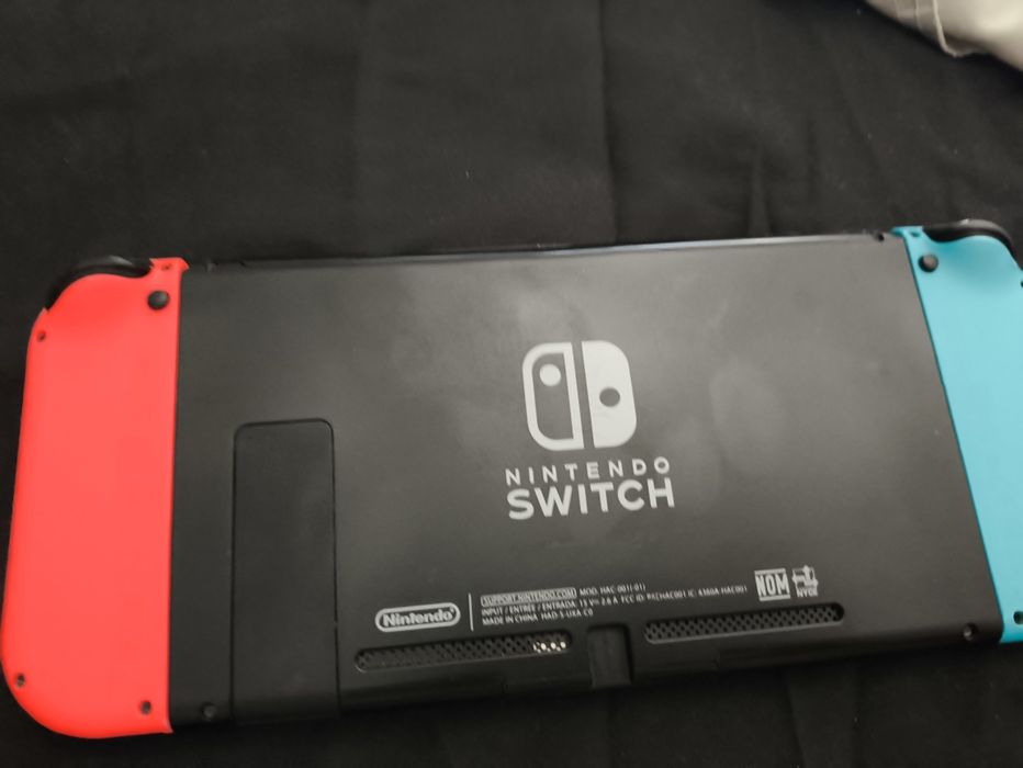 Nintendo Switch V2 DESBLOQUEADO + Pro Controller + Case