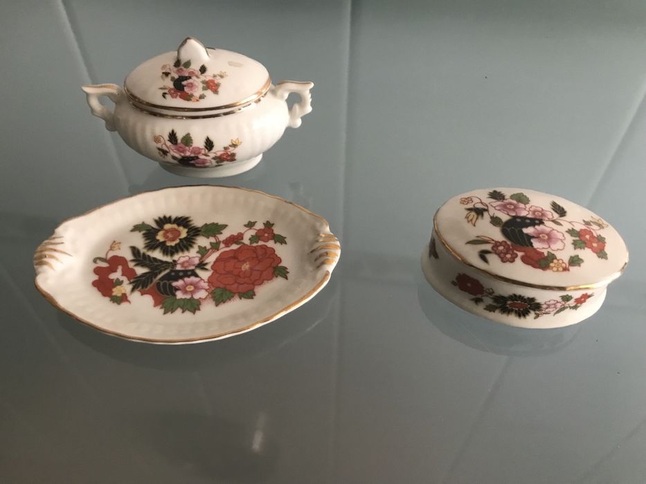 Miniaturas em porcelana