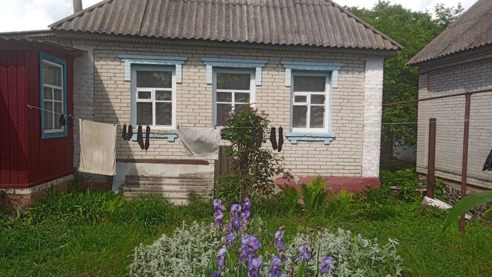 Продаётся под полдома с приусадебным хозяйством