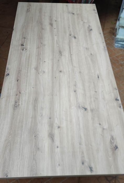 Mesa com pernas aço