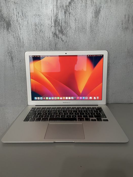 MacBook Air / SSD / macOS Ventura / Oryginalna ładowarka Apple idealny do pracy i nauki