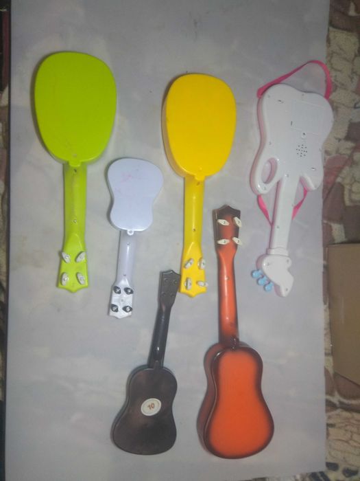 Гітари струнні та клавішні