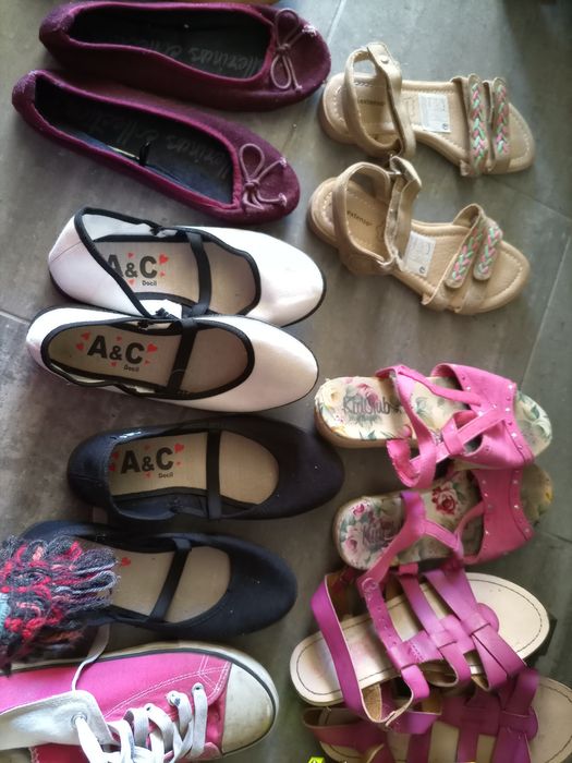 Sapatos, sapatilhas, sandálias de menina