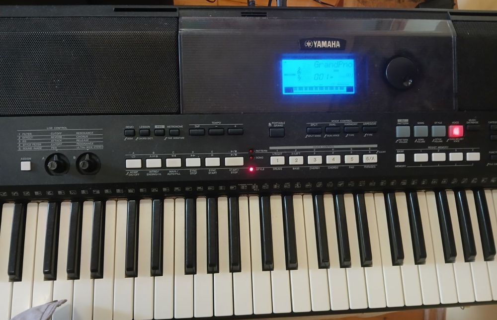 Yamaha PSR E 433