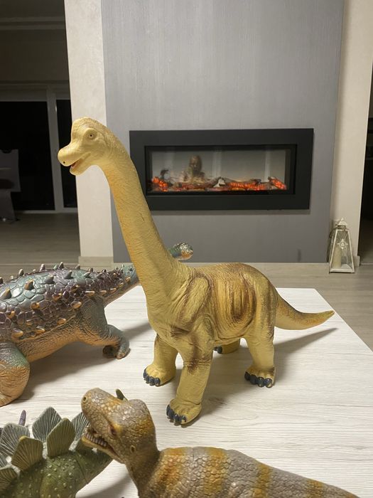 Дитячі іграшки динозаври